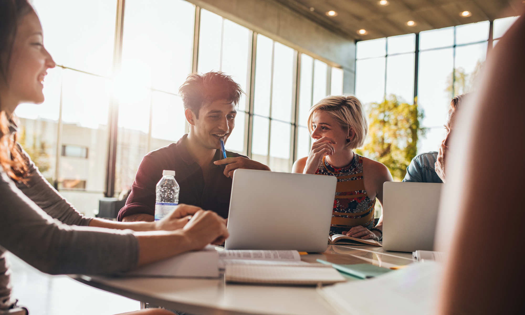 Best Ivy League Admissions Consulting Firms About Us | Students discussing a group assingment | Best Ivy League Consultants