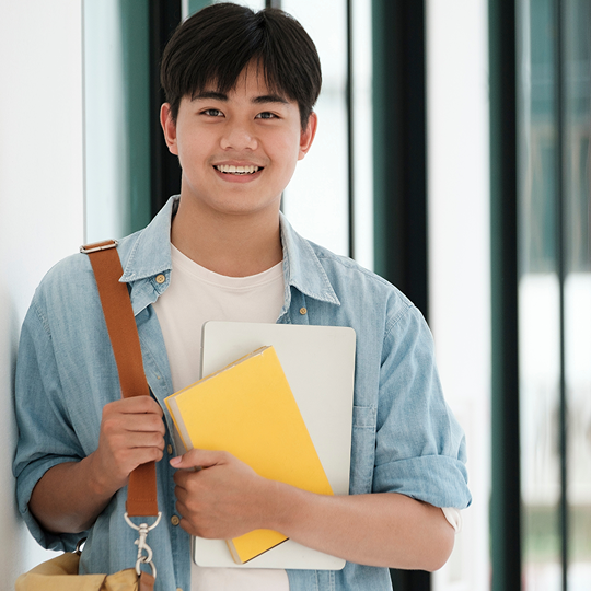 Best Ivy League Admissions Advisors Ivy Admissions | Student walking on campus | Best Ivy League Consultants
